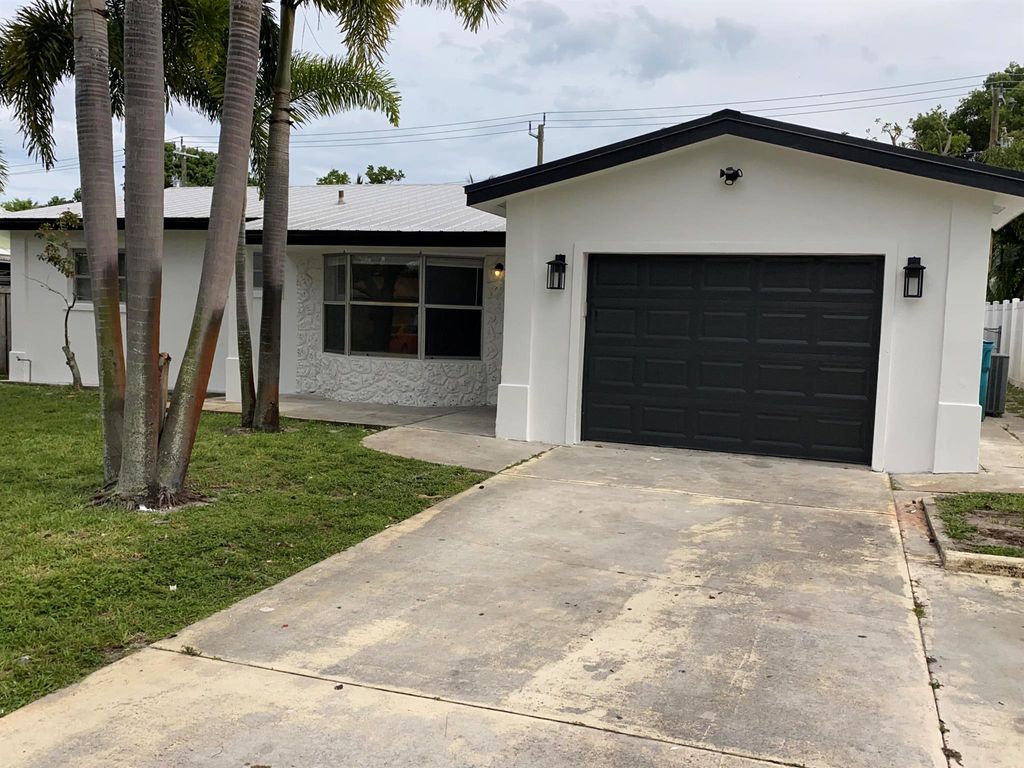 Photo of 454 SW 2nd Avenue, Boynton Beach, FL 33435 (MLS # R11103047)