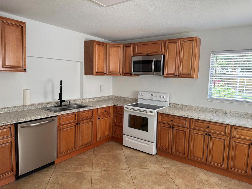 Photo of 454 SW 2nd Avenue, Boynton Beach, FL 33435 (MLS # R11103047)