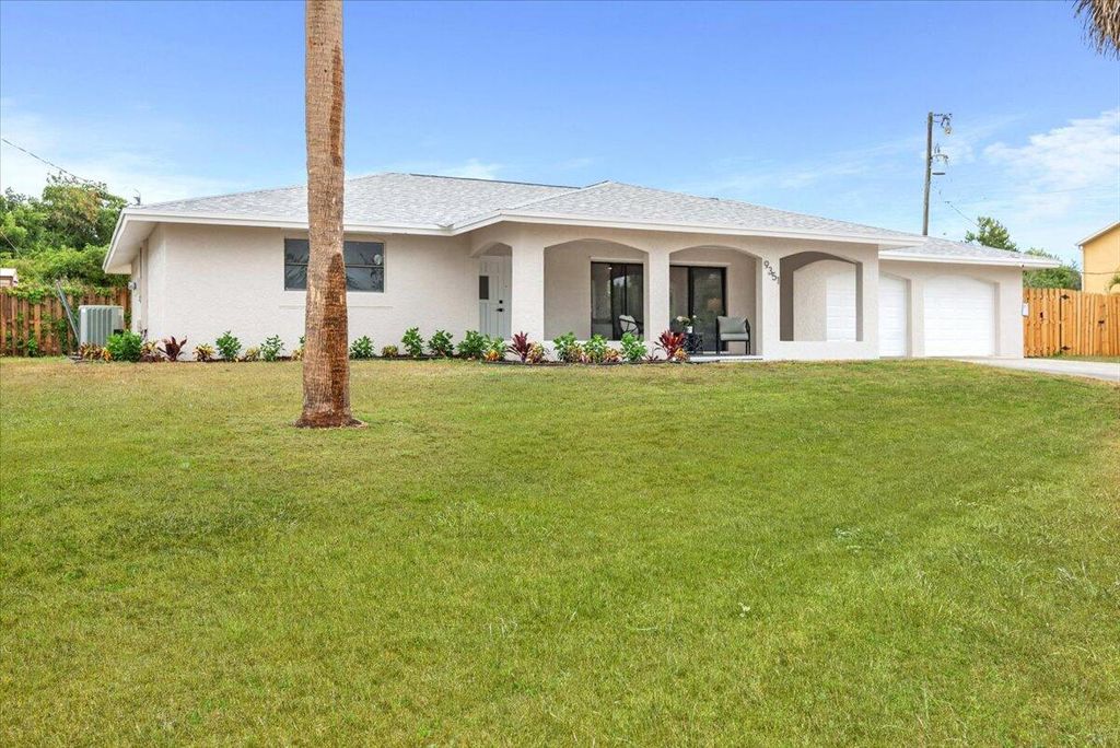 Photo of 9351 SE Parkway Drive, Hobe Sound, FL 33455 (MLS # R10996053)
