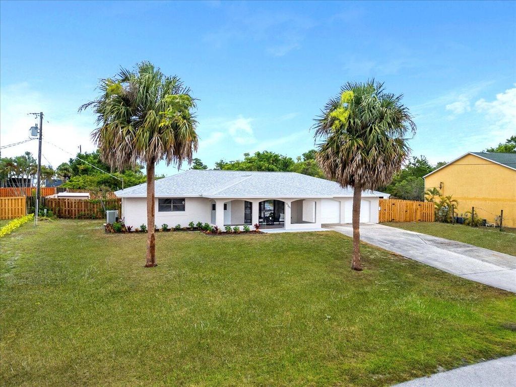Photo of 9351 SE Parkway Drive, Hobe Sound, FL 33455 (MLS # R10996053)