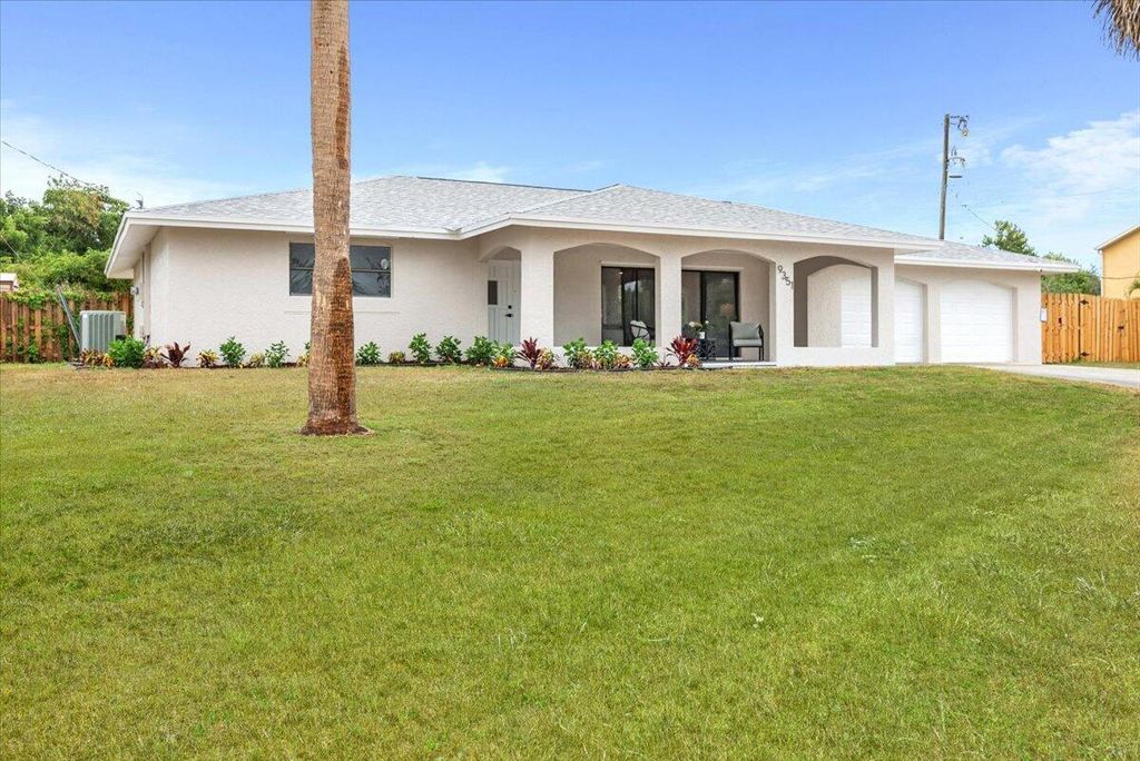 Photo of 9351 SE Parkway Drive, Hobe Sound, FL 33455 (MLS # R10996053)