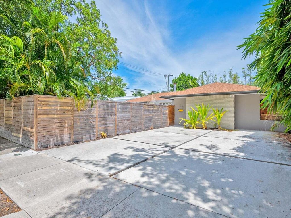 Photo of 3220 S Olive Avenue, West Palm Beach, FL 33405 (MLS # R10918662)