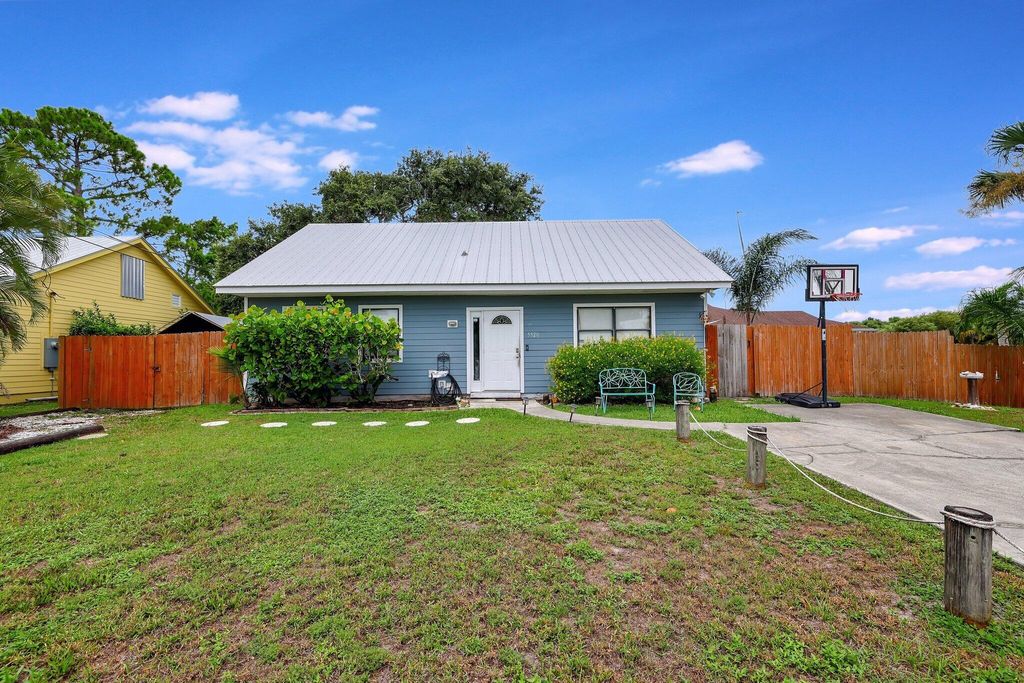 Photo of 5520 SE Colee Avenue, Stuart, FL 34997 (MLS # R11020347)