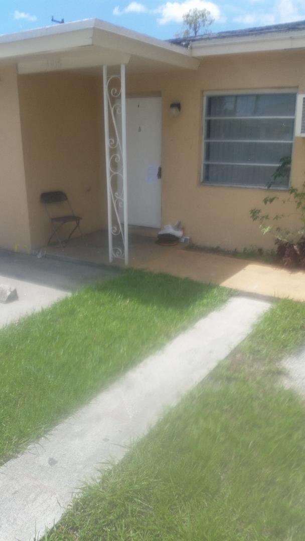 This charming small 1 bed 1 bath Apt offers a perfect blend of comfort and convenience nestled close to St Rd 7 and many shopping centers. Close to The Hard Rock Cafe. Unit carries an outdoor parking space and a rear patio for table and chairs. Huge vacant back yard and landlord covers the water.