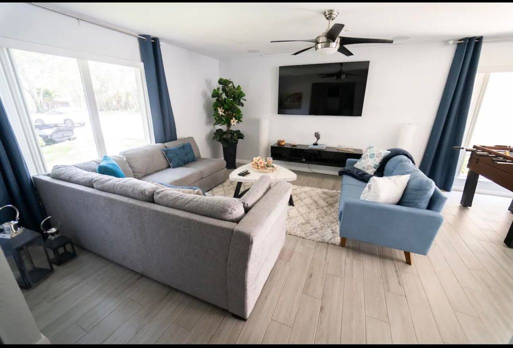 Photo of 822 Sandtree Drive, Palm Beach Gardens, FL 33403 (MLS # R11085080)