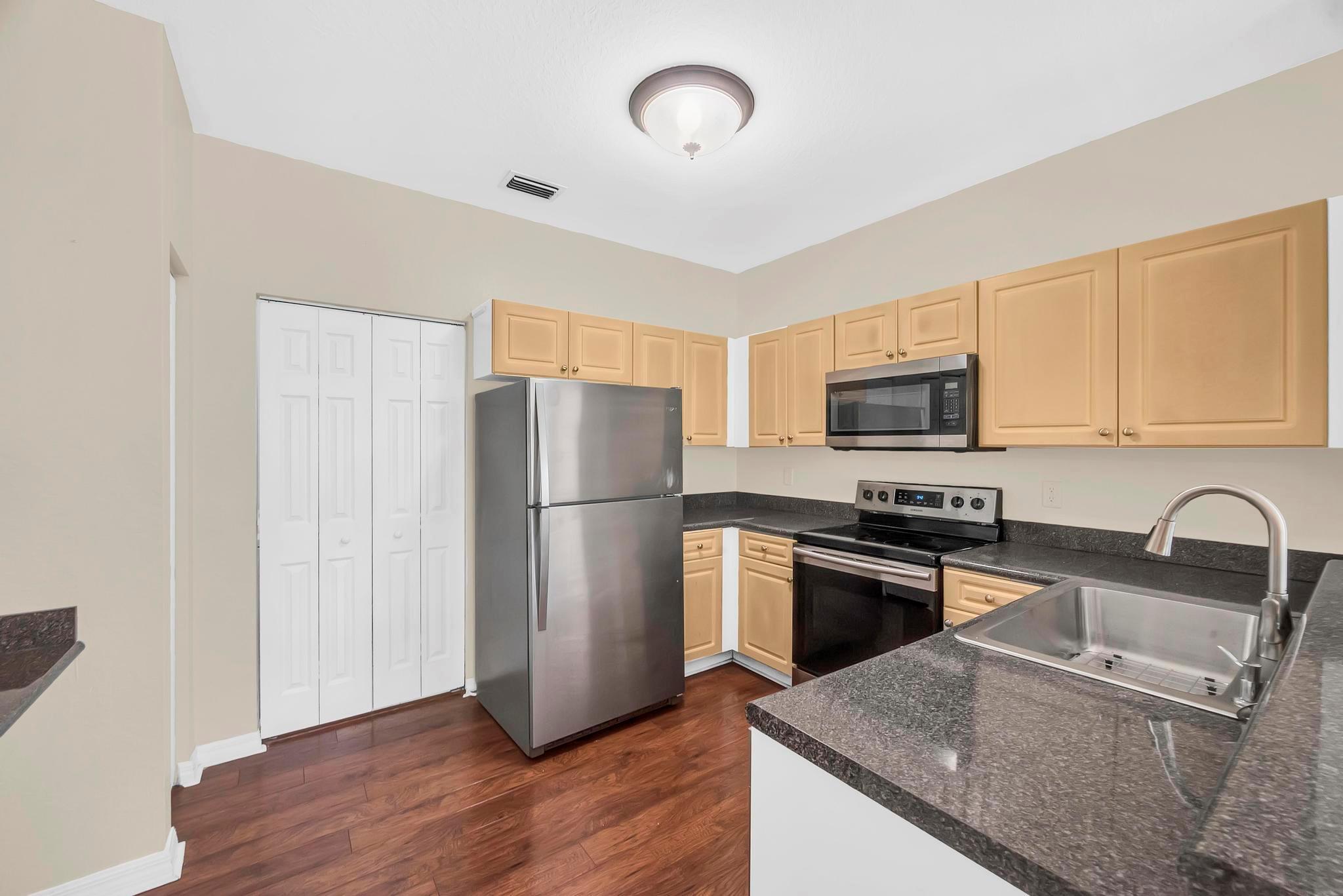 THE ESTATES AT STUART CON - Residential Lease