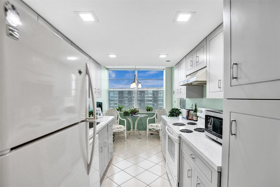 1100 Saint Charles Place 612