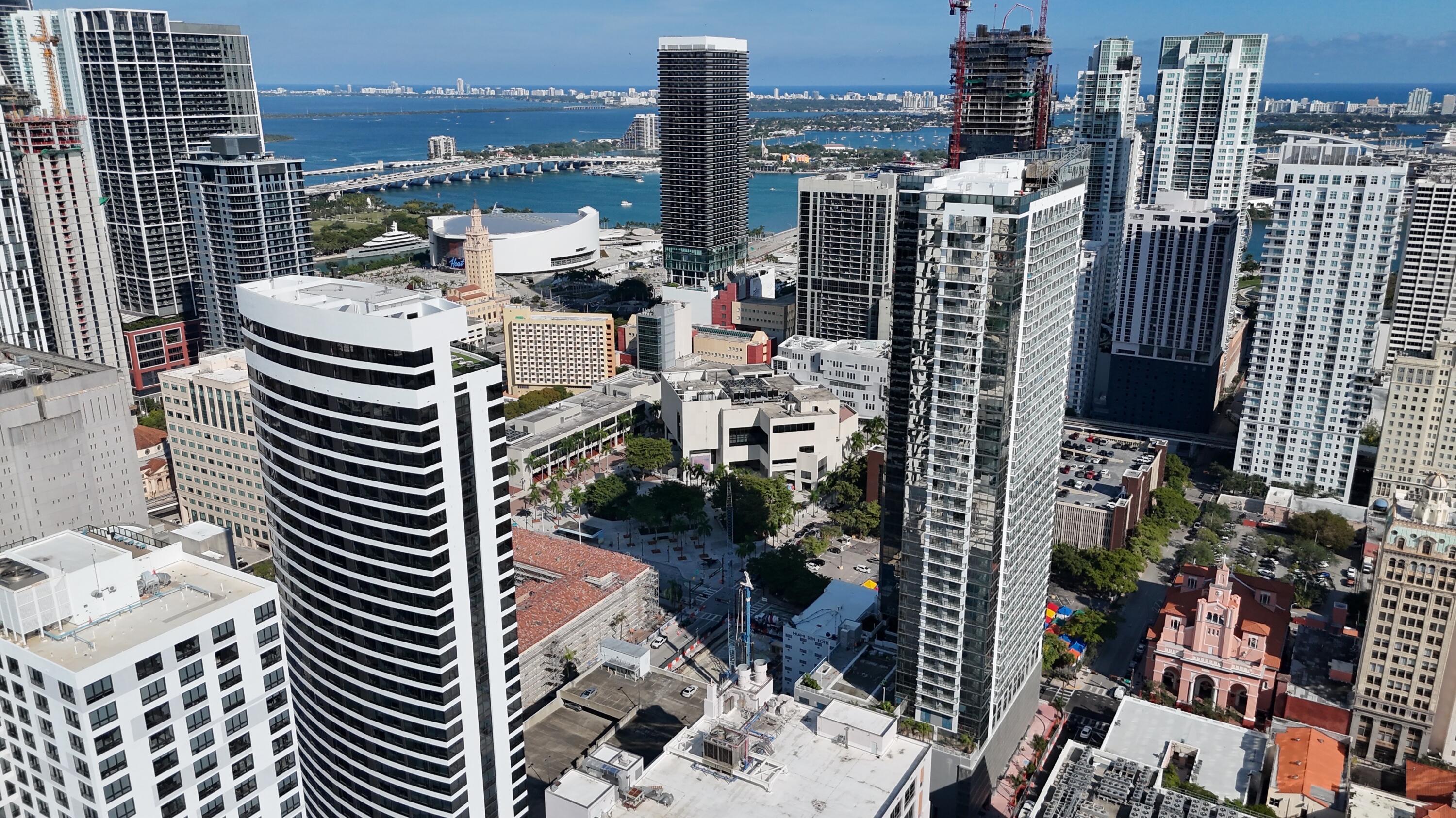 225 N MIAMI Avenue 2207