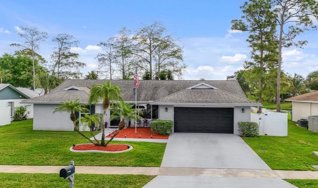 Photo of 125 Parkwood Drive, Royal Palm Beach, FL 33411 (MLS # B26010075)