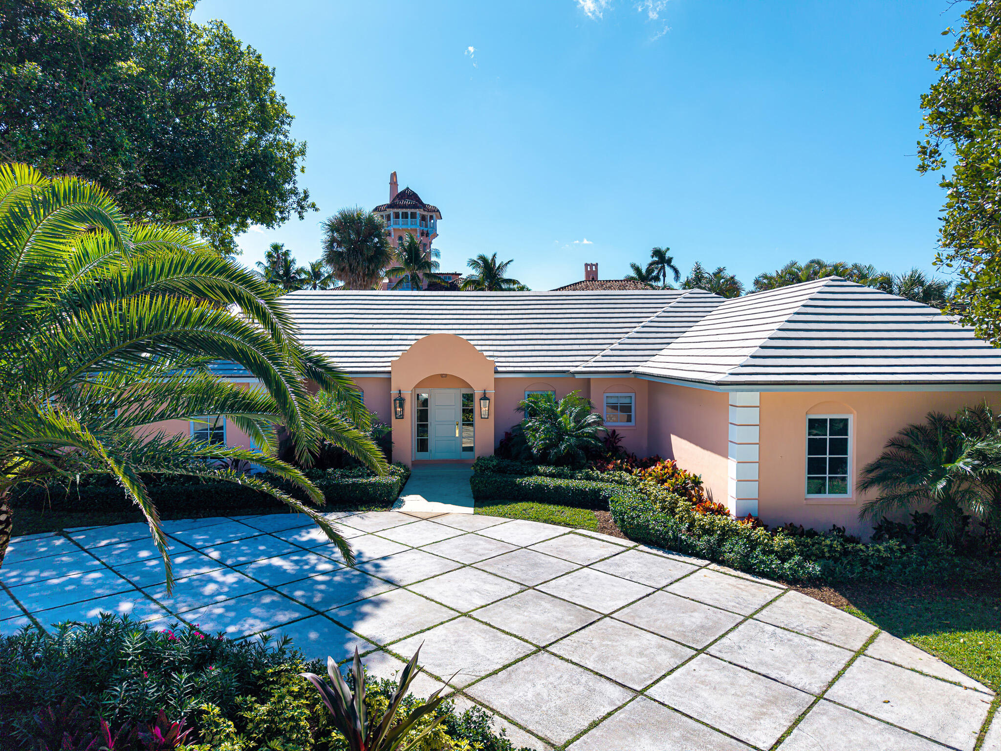 124 Woodbridge Road, Palm Beach, FL, 33480/$122,500 2 124 Woodbridge Road