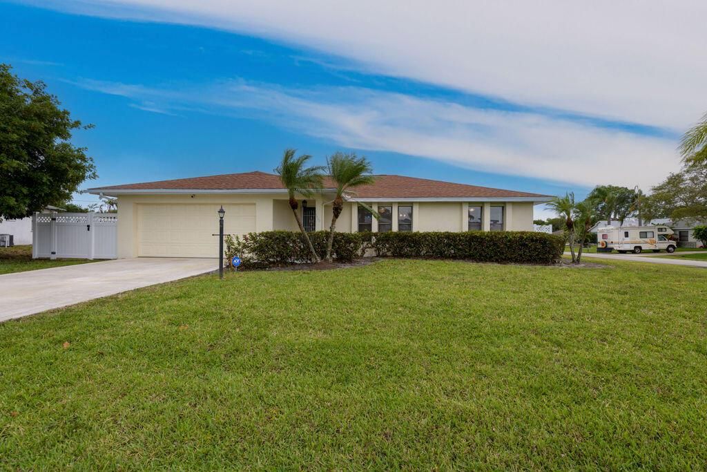 Photo of 1502 SE Portillo Road, Port St Lucie, FL 34952 (MLS # R10882806)