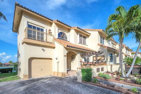 745 NE 195th St Miami FL 33179