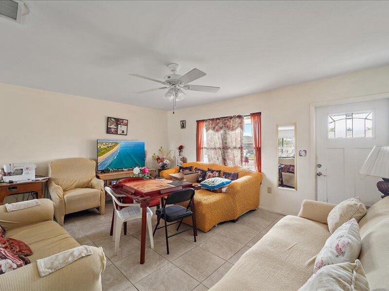 2464 Shenandoah Street