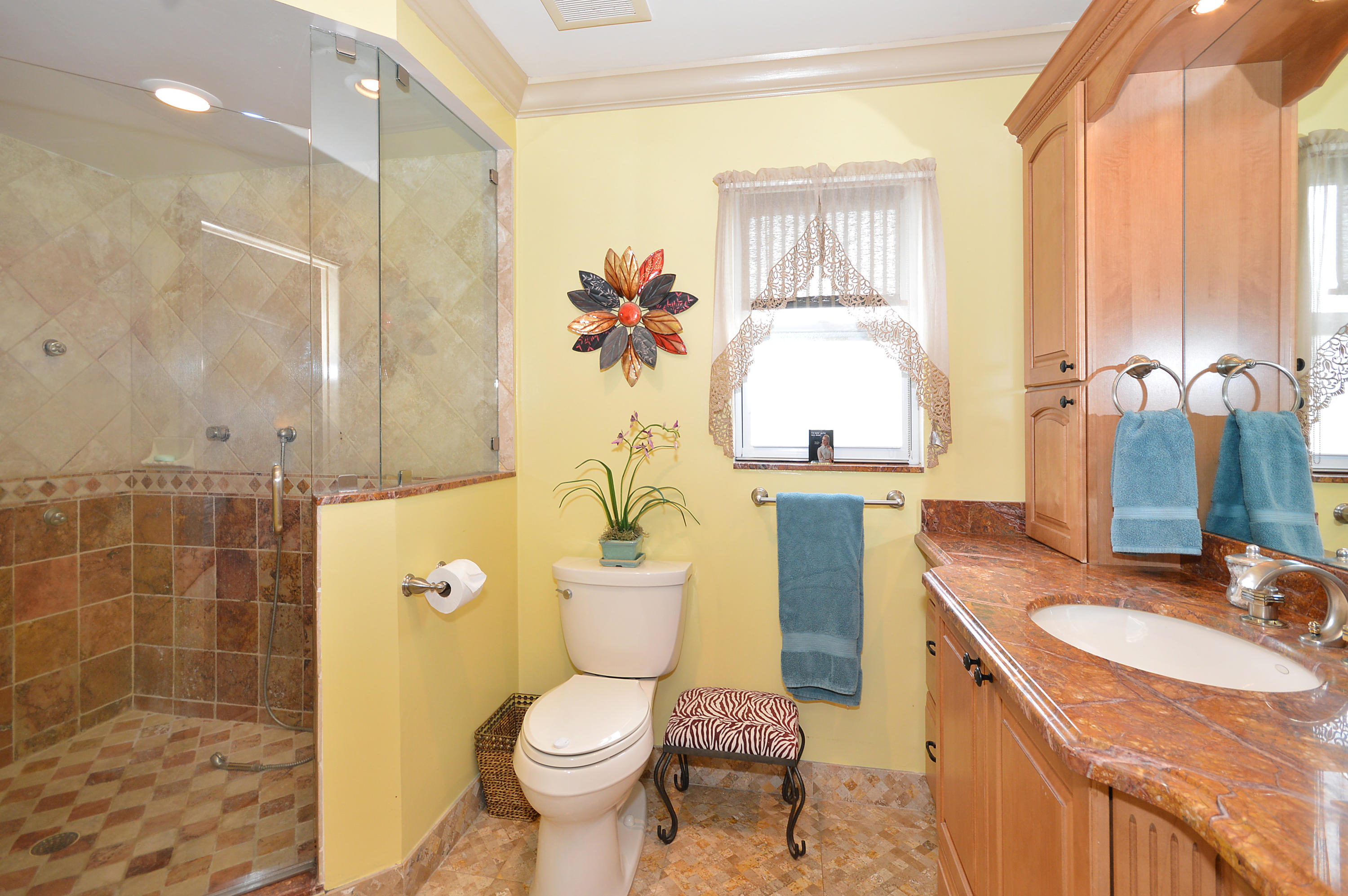 TROPIC PALMS - Residential