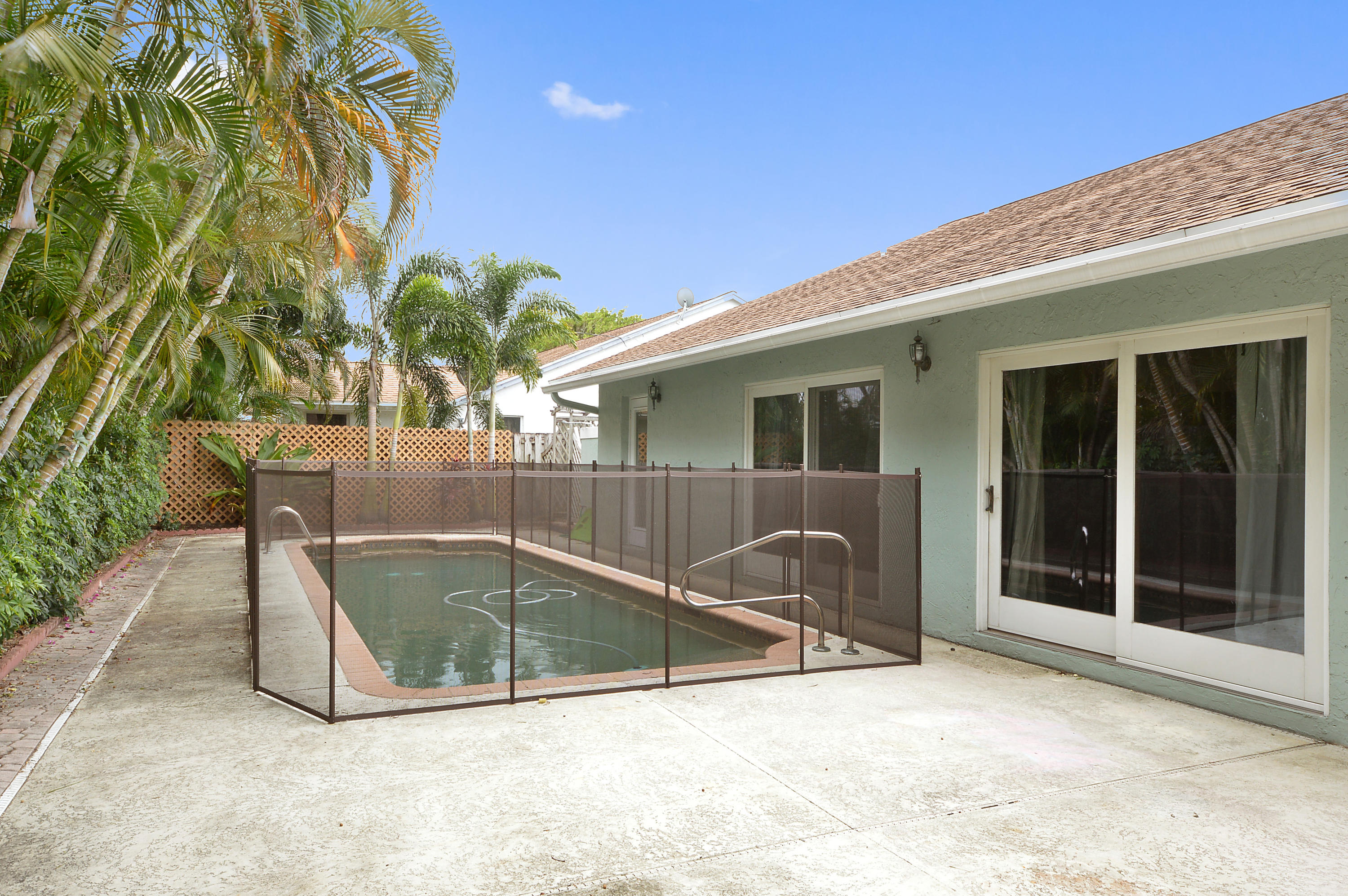 TROPIC PALMS - Residential