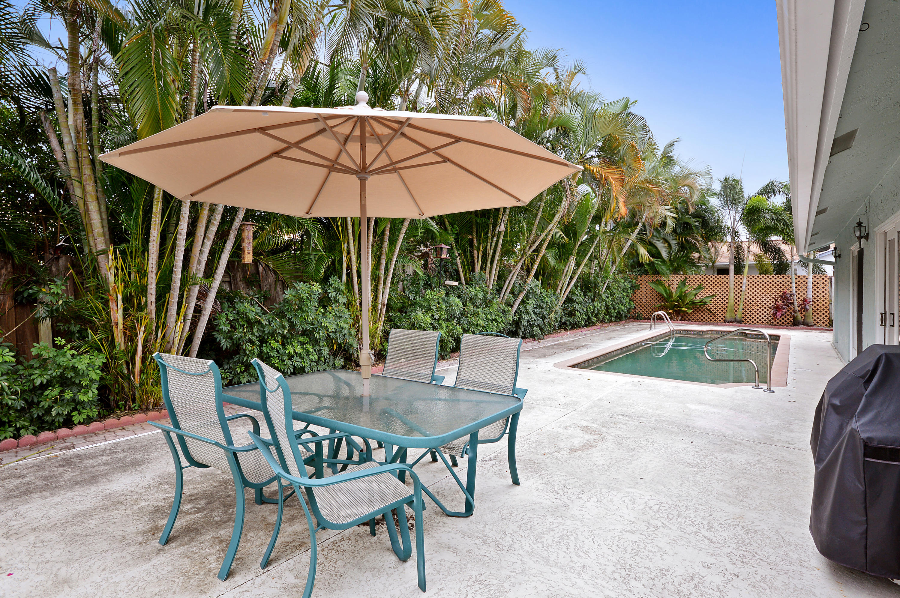 TROPIC PALMS - Residential