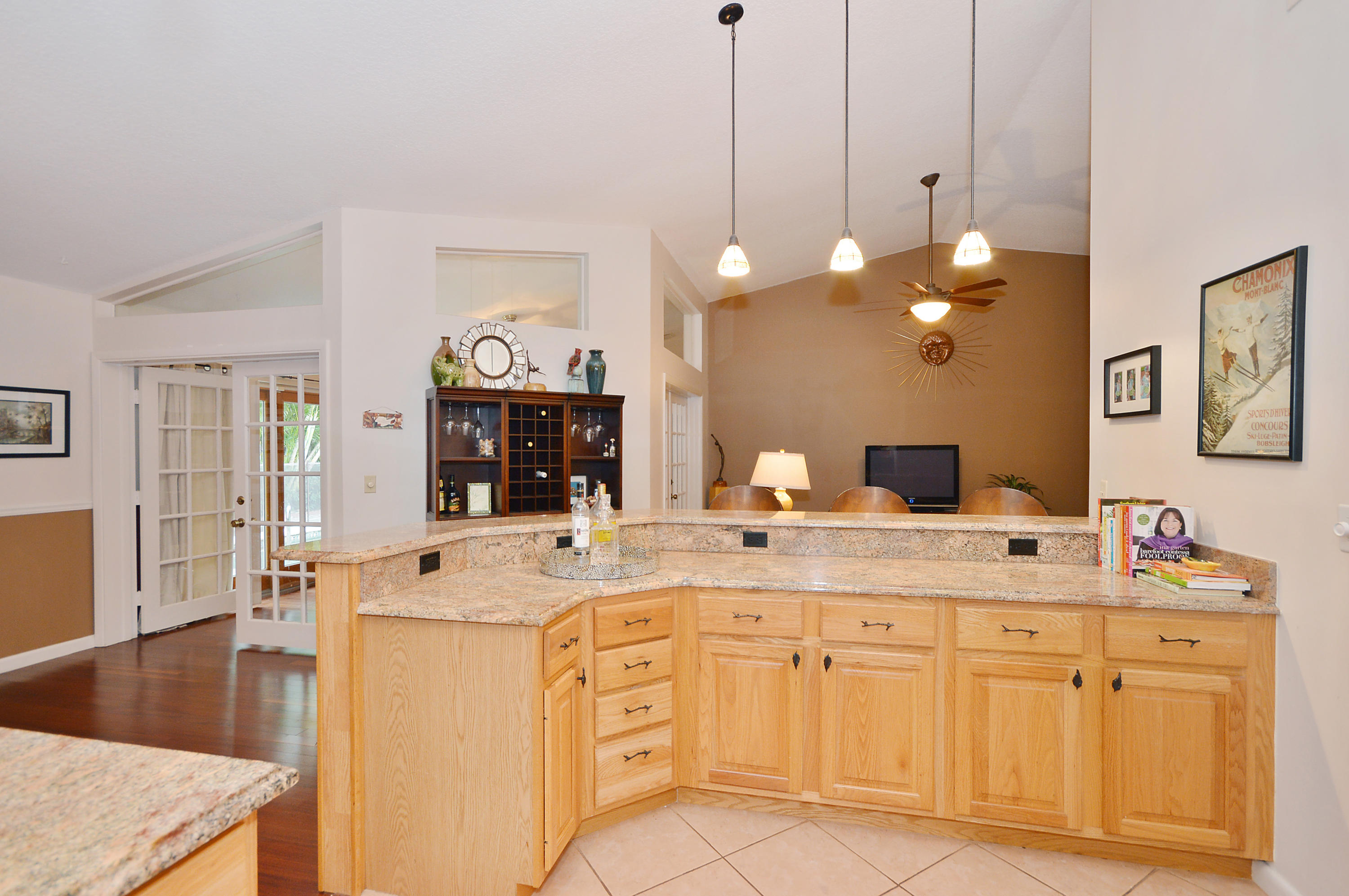 TROPIC PALMS - Residential