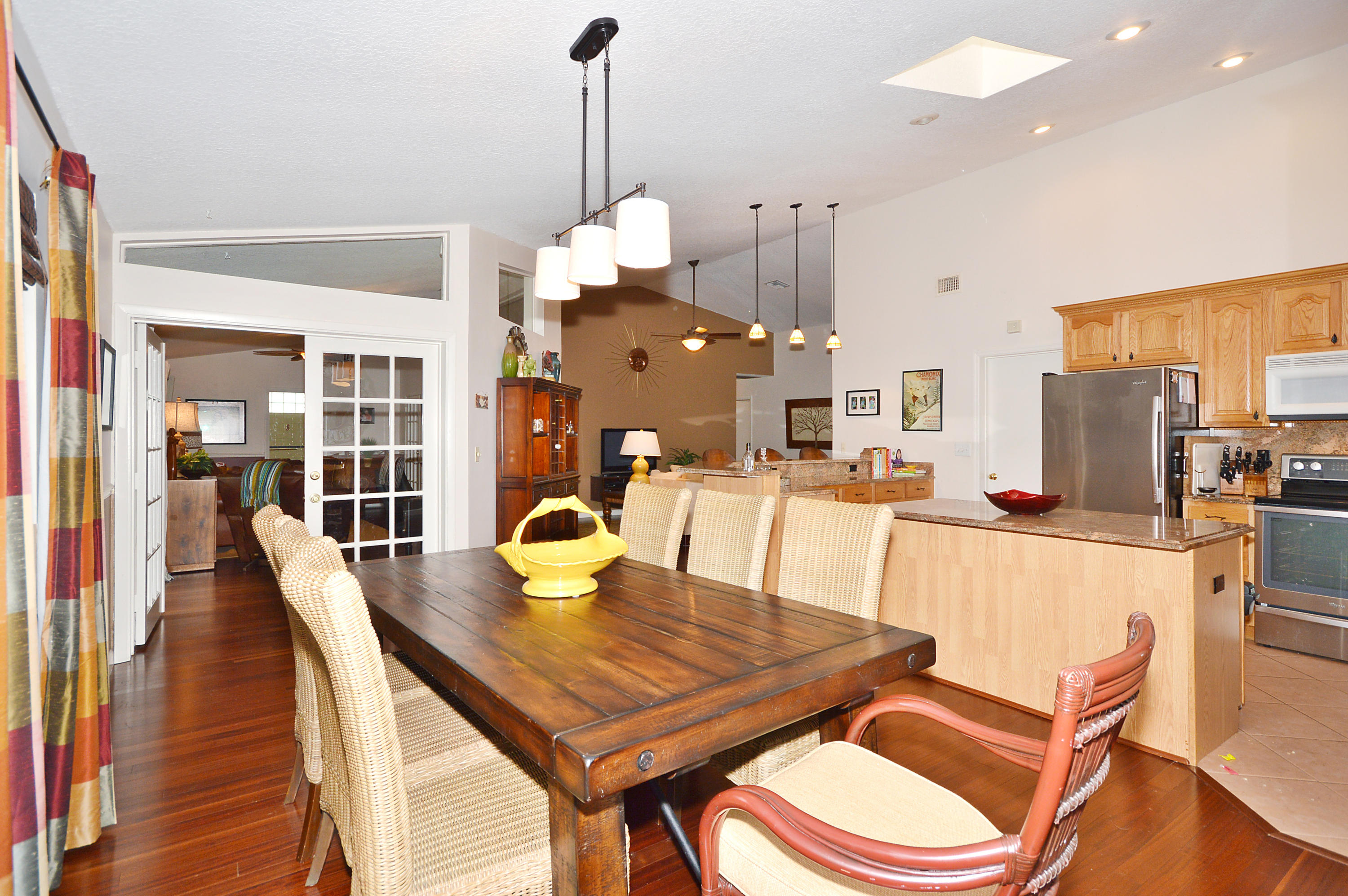 TROPIC PALMS - Residential