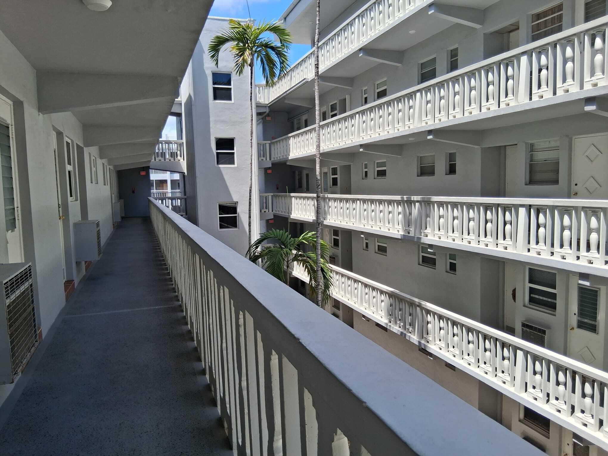 SECOND GULFSTREAM GARDEN - Residential