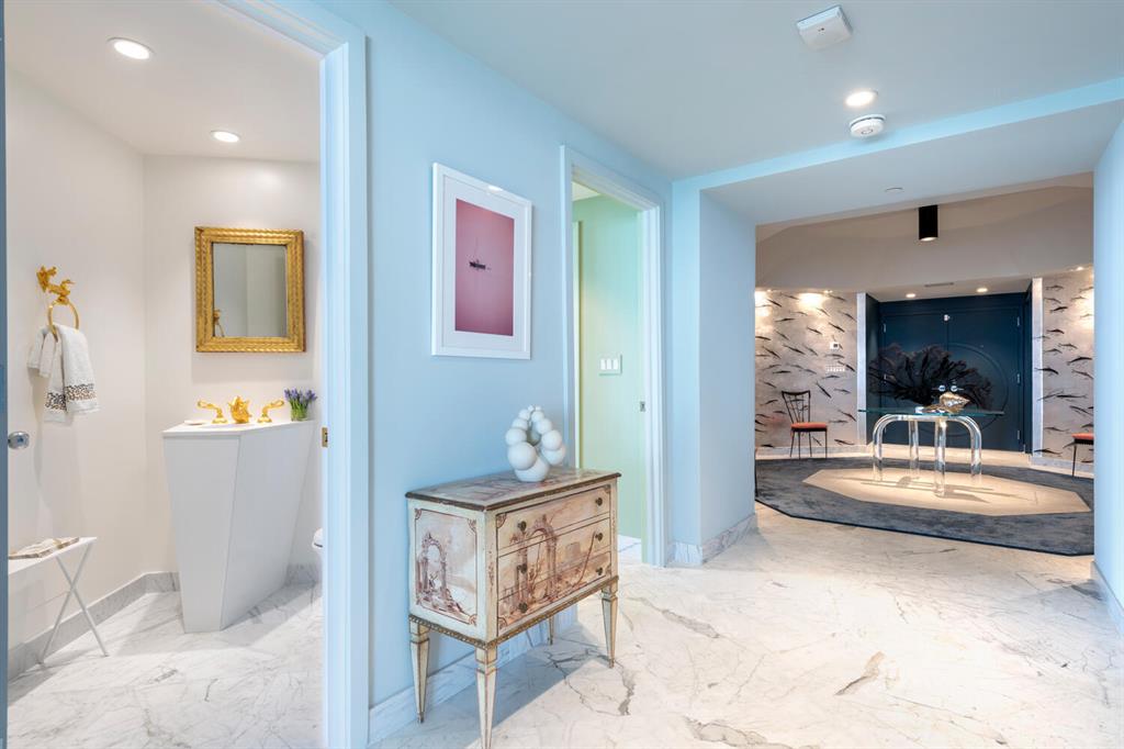 TWENTY ONE HUNDRED CONDO - Residential