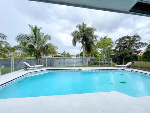 Tiny photo for 2060 Amesbury Circle, Wellington, FL 33414 (MLS # B26050118)