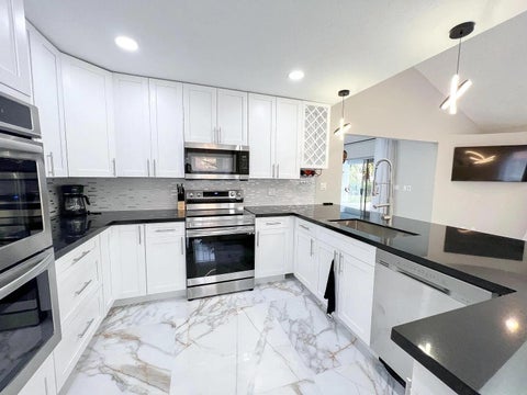 Tiny photo for 2060 Amesbury Circle, Wellington, FL 33414 (MLS # B26050118)