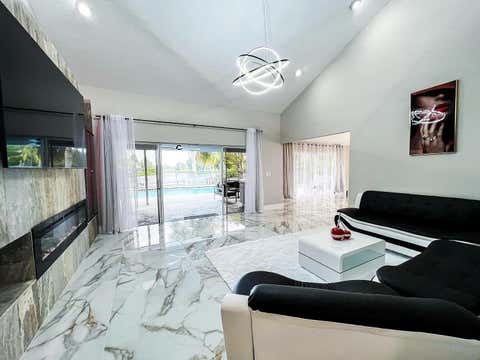Tiny photo for 2060 Amesbury Circle, Wellington, FL 33414 (MLS # B26050118)