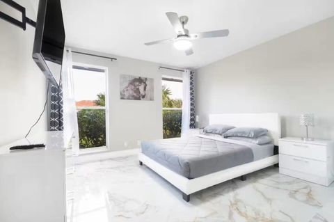 Tiny photo for 2060 Amesbury Circle, Wellington, FL 33414 (MLS # B26050118)