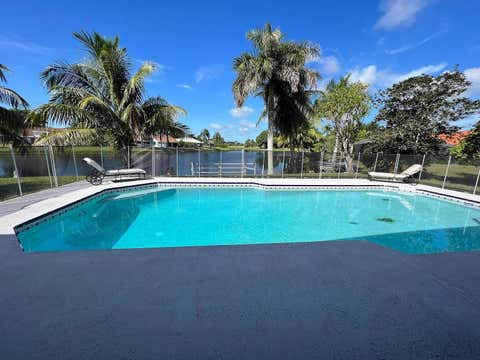 Tiny photo for 2060 Amesbury Circle, Wellington, FL 33414 (MLS # B26050118)