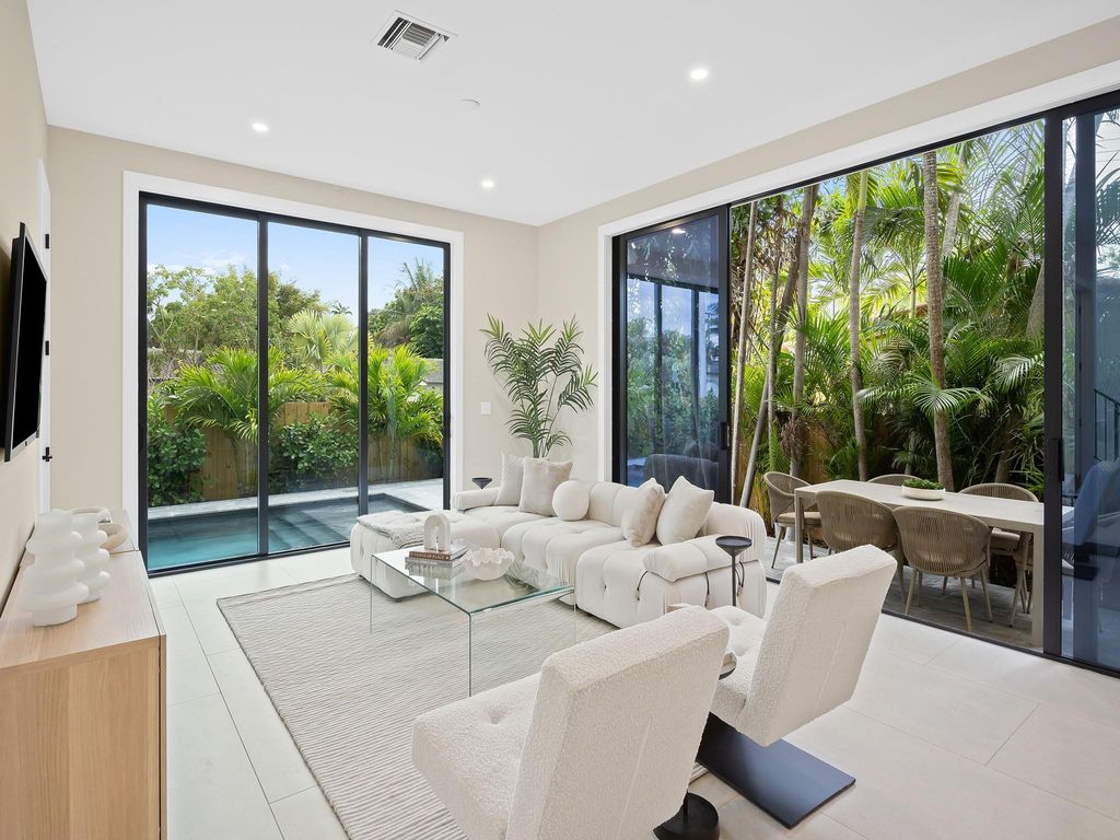 Photo of 1401 NE 16th Avenue, Fort Lauderdale, FL 33304 (MLS # B26040451)