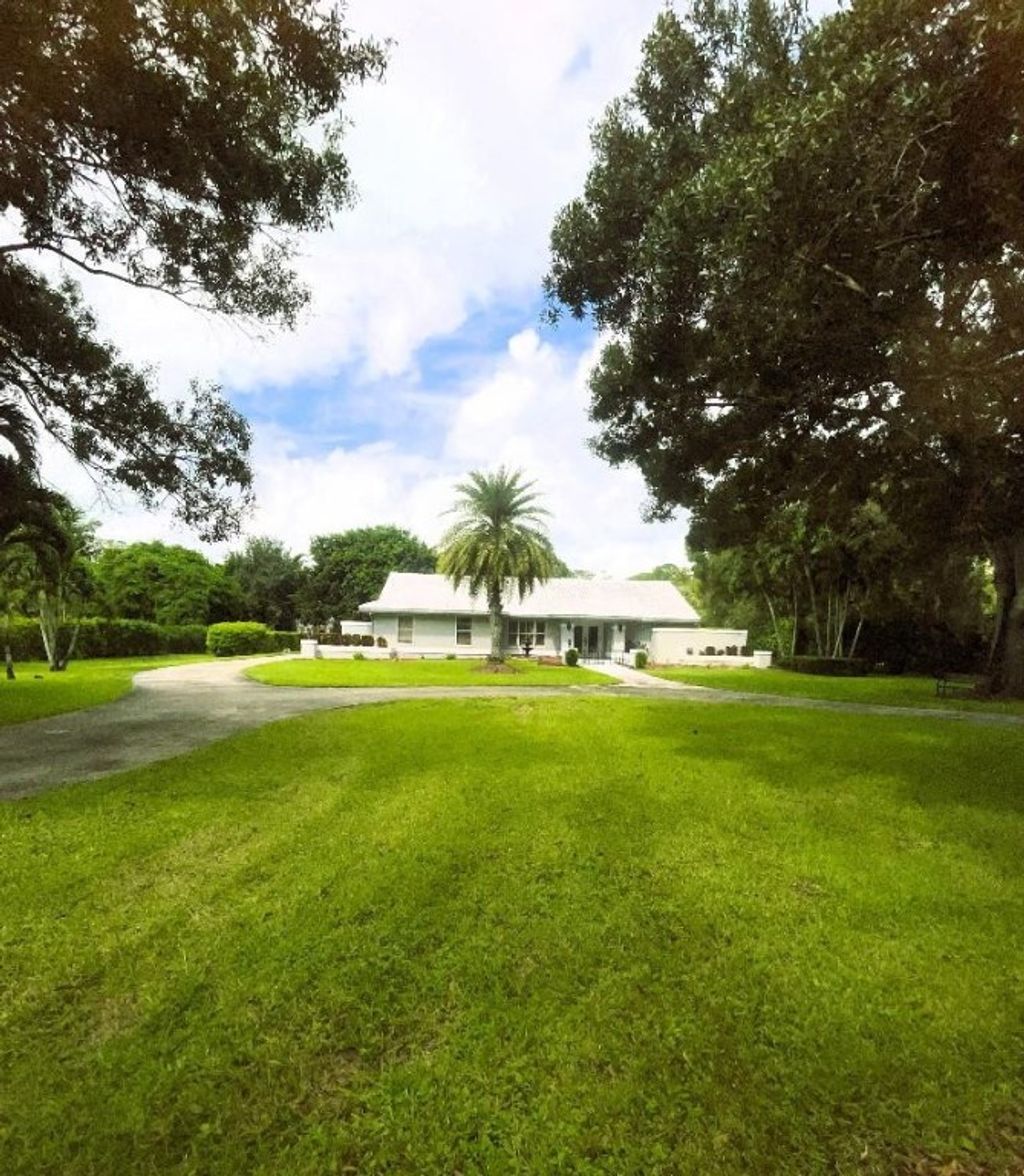 Photo of 14183 Greentree Trail, Wellington, FL 33414 (MLS # F10530338)