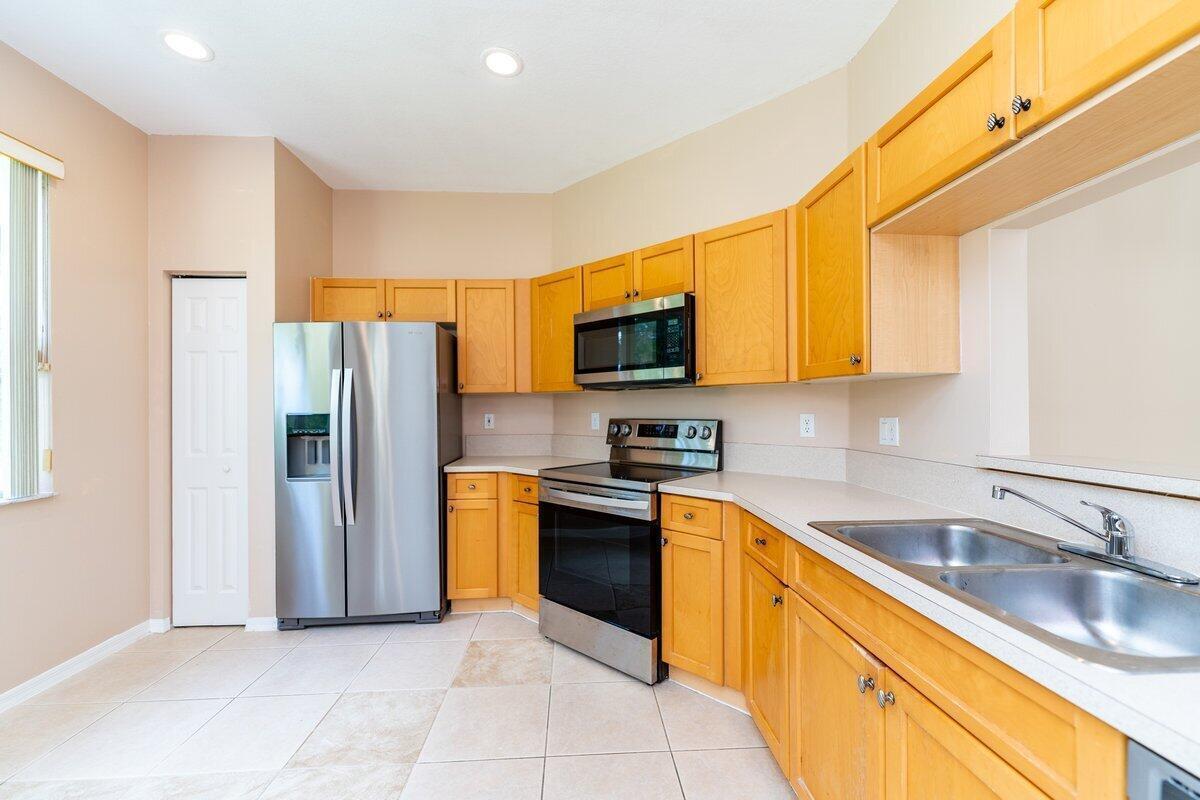 LAKEFOREST AT ST LUCIE WE - Residential Lease