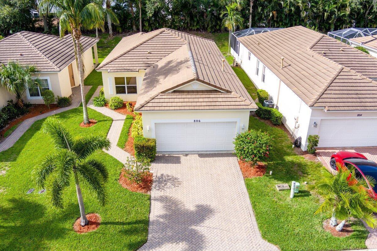 3/2 single family home ,Quiet gated community, Interior laundry room and 2 car garage New A/c unit, Pet friendly. Lake Forest Community Offer cable, internet and lawn care, clubhouse, fitness center, 2 pools and playground. the perfect space to enjoy the South Florida lifestyle.