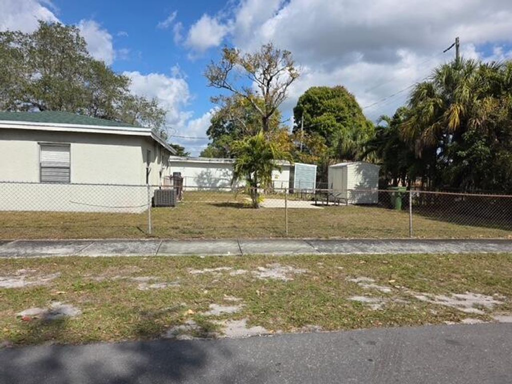 Photo of 400 NW 18th Avenue, Fort Lauderdale, FL 33311 (MLS # R11165631)