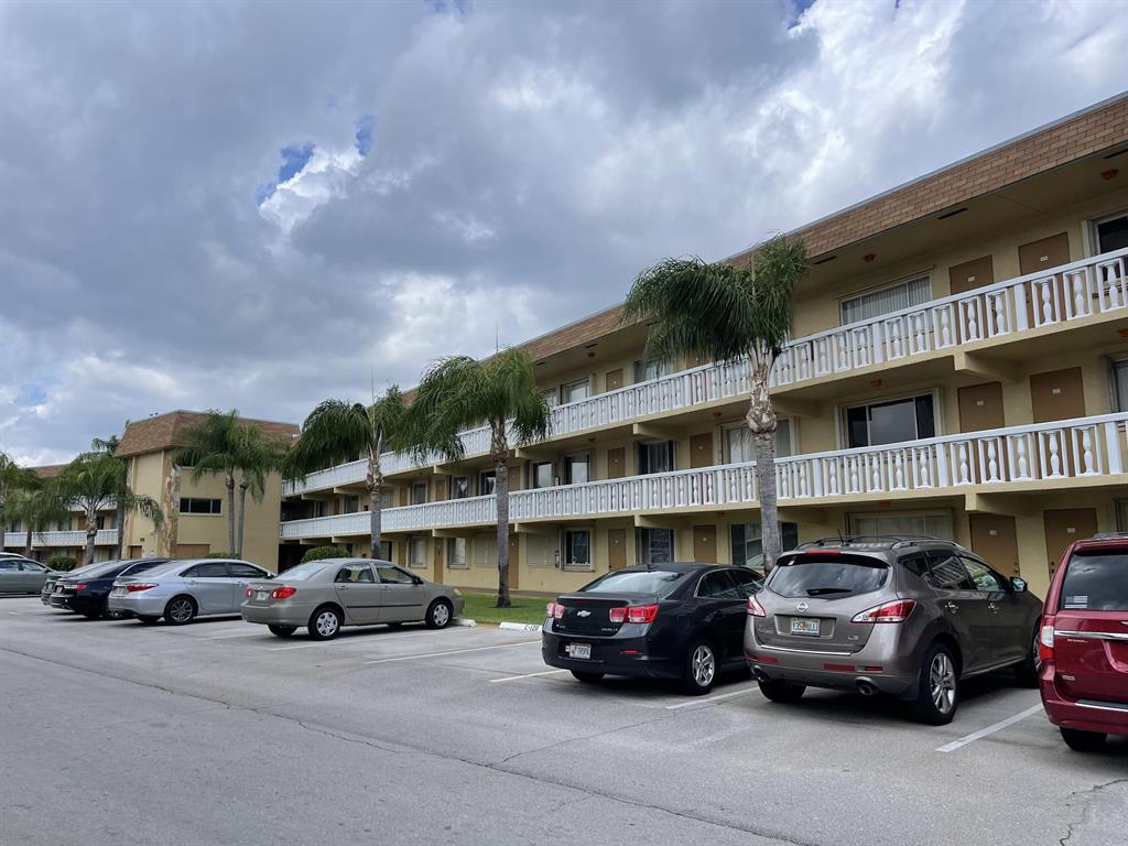 Fully remodeled 1 bedroom/ 1 full bathroom condo in a 55+ community. Brand new kitchen featuring white shaker cabinets and quartz countertops. Fully tiled throughout. Plenty of closets and sliding glass doors to screened balcony. Community clubhouse with activities room, separate men's & women's exercise rooms with sauna, kitchen, billiard room and pool. Laundry and elevator just a few steps from your door. Association also requires 650 minimum credit score.