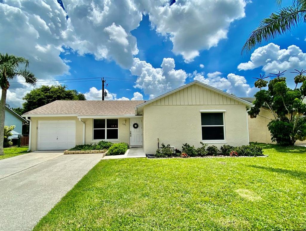 Photo of 121 Deerfield Drive, Jupiter, FL 33458 (MLS # R10733362)