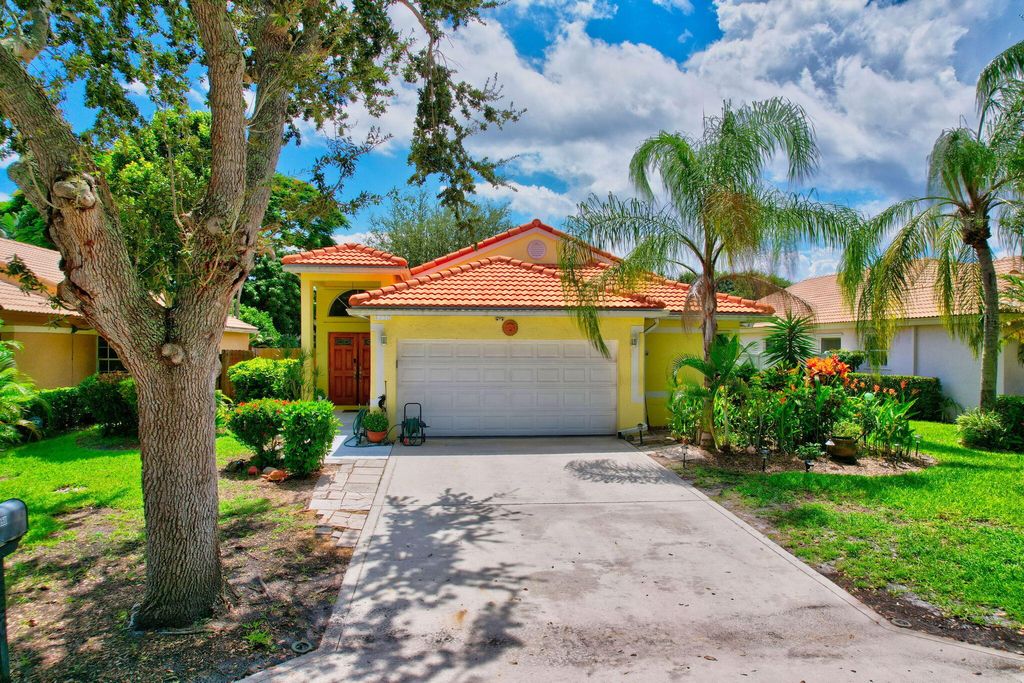 Photo of 4050 Laurelwood Lane, Delray Beach, FL 33445 (MLS # R11020459)