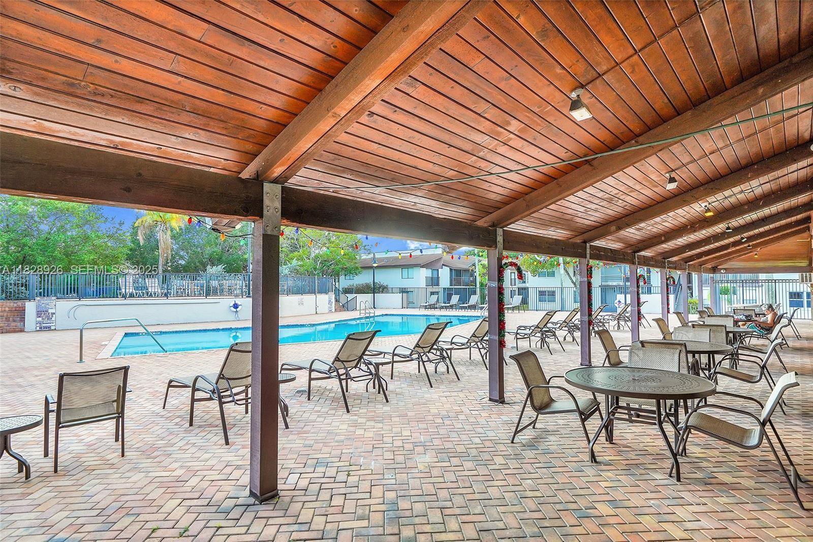 LAURELS AT MARGATE CONDO - Residential