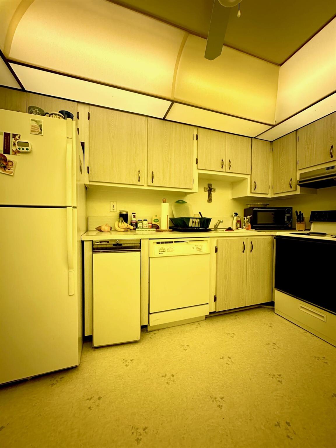 LAURELS AT MARGATE CONDO - Residential