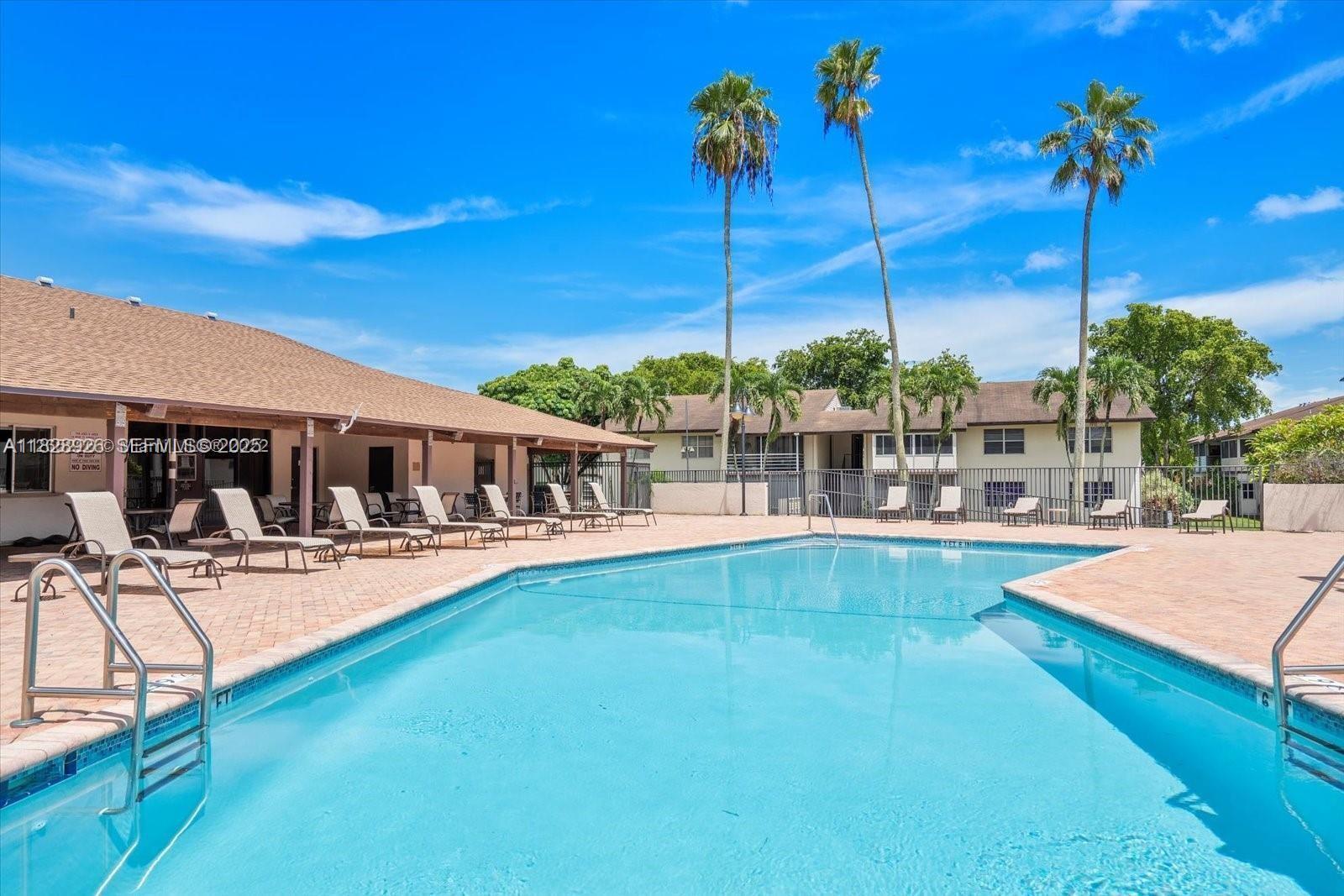 LAURELS AT MARGATE CONDO - Residential