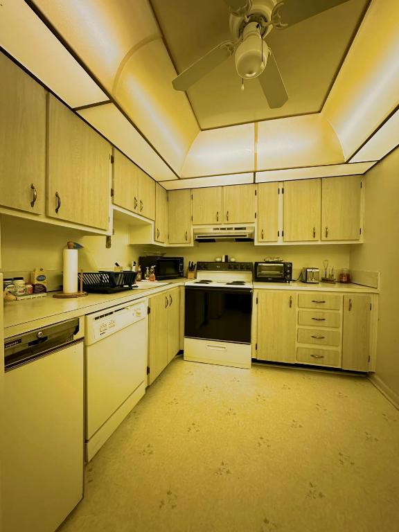 LAURELS AT MARGATE CONDO - Residential