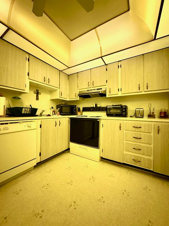 LAURELS AT MARGATE CONDO - Residential