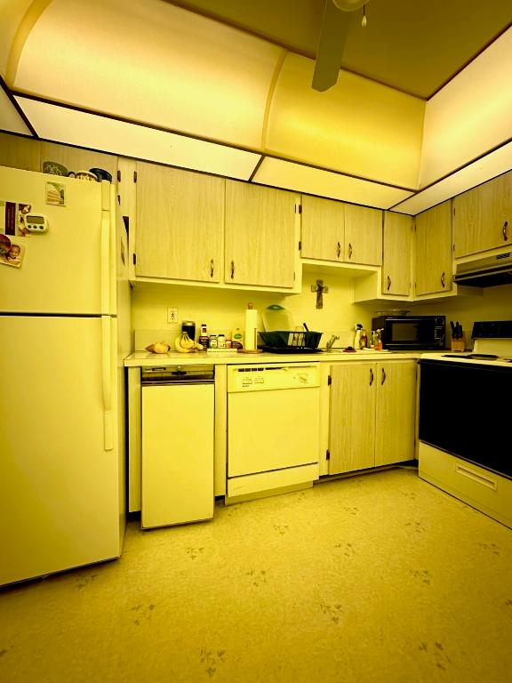 LAURELS AT MARGATE CONDO - Residential