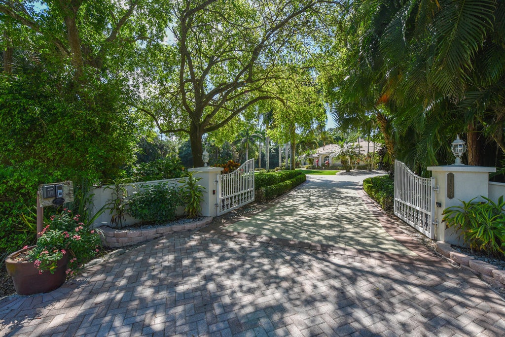 Photo of 11284 162nd Place N, Jupiter, FL 33478 (MLS # R10973369)