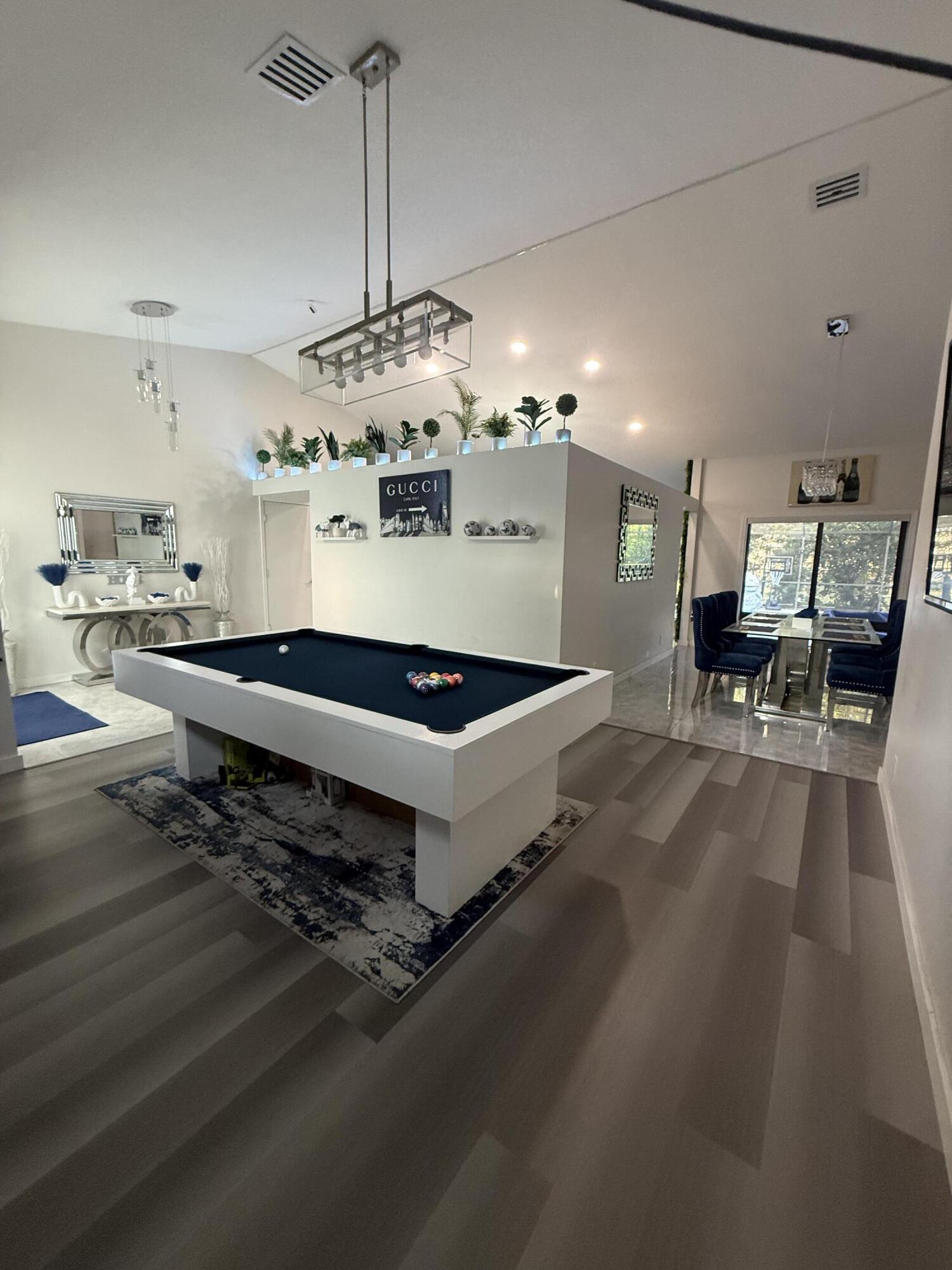 WOODSIDE ESTATES - Residential