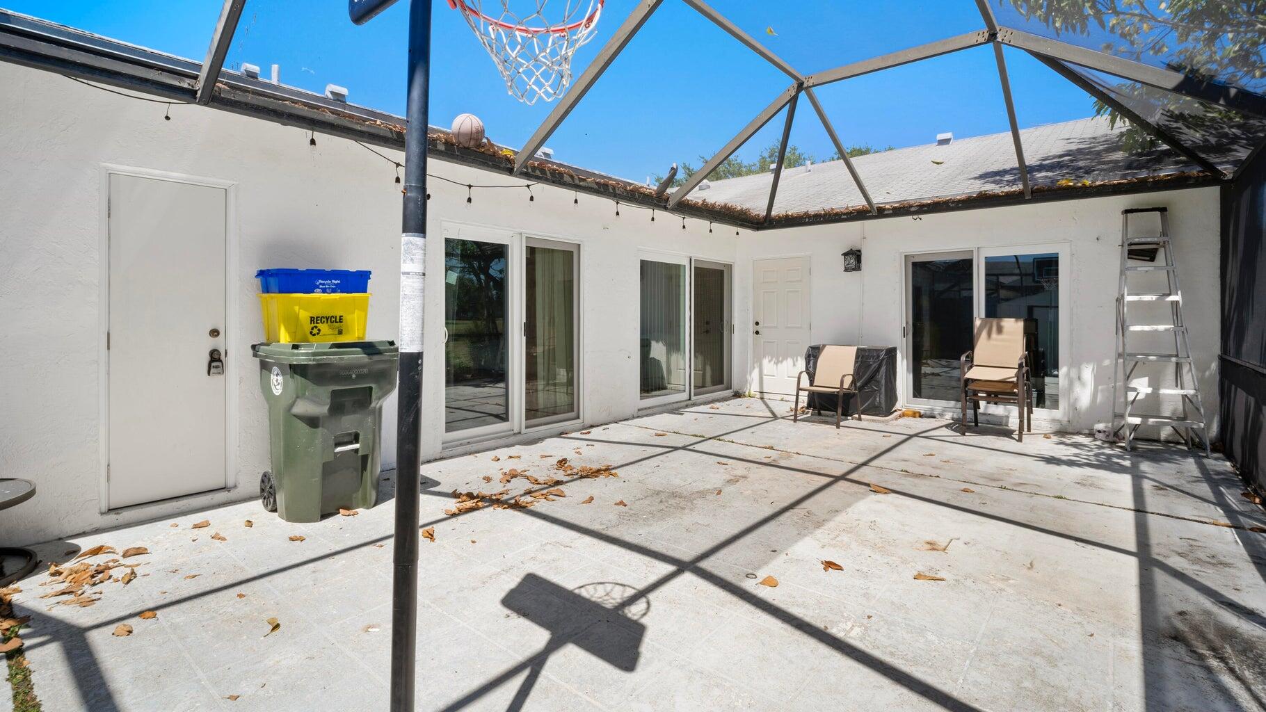 1103 Timberlane Circle