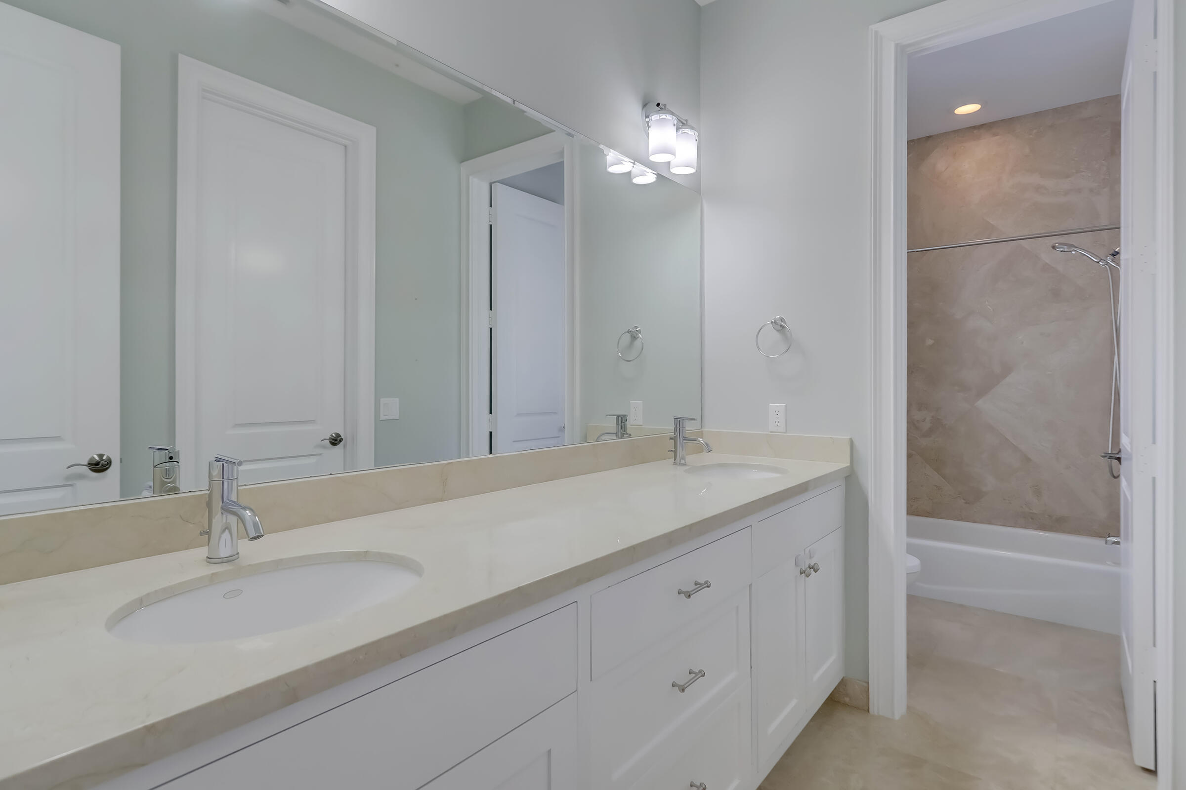 VICTORIA PARK - Residential Lease