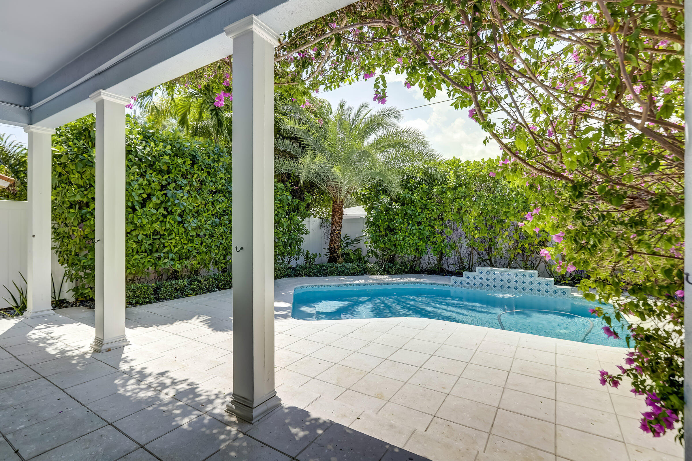 VICTORIA PARK - Residential Lease