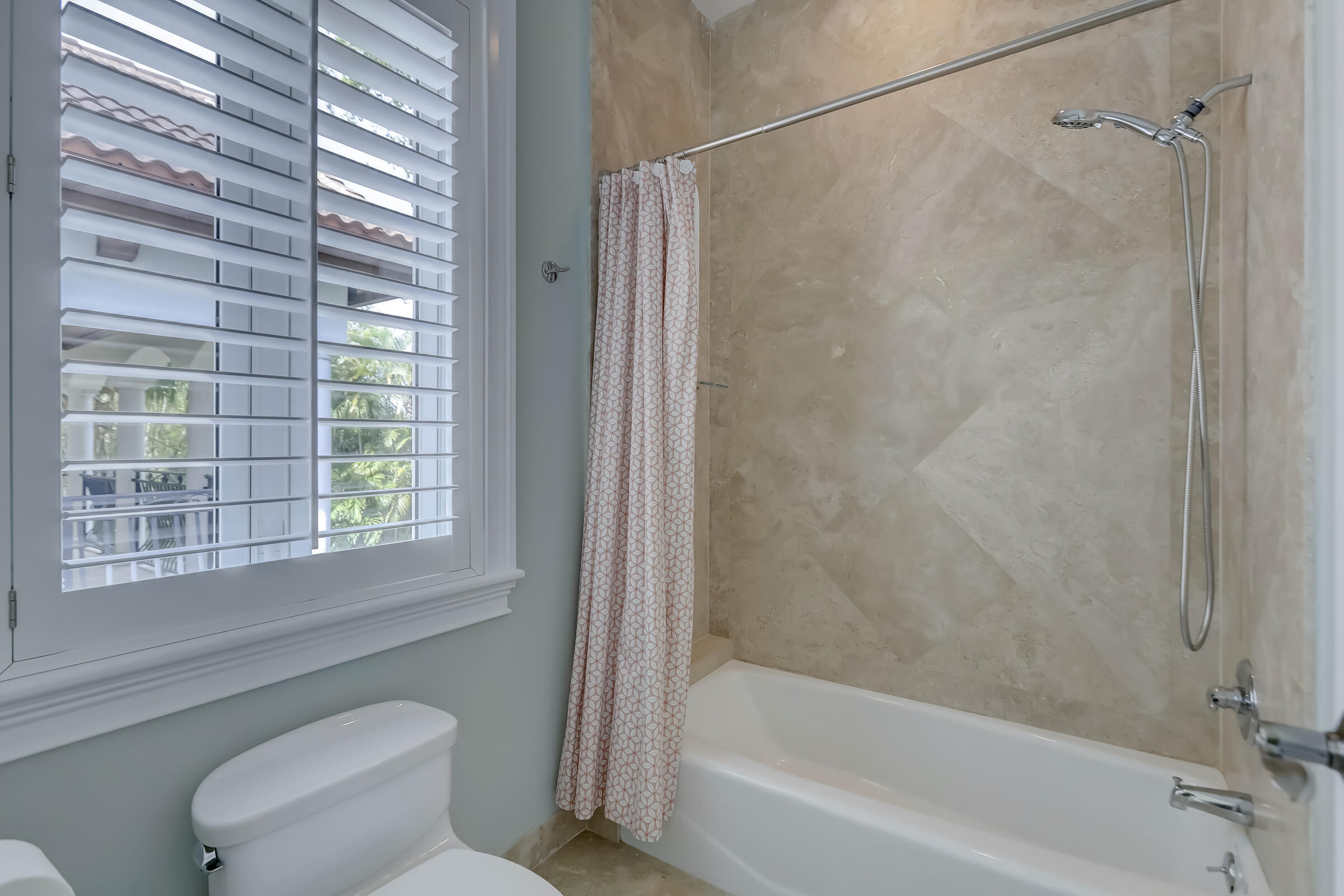 VICTORIA PARK - Residential Lease
