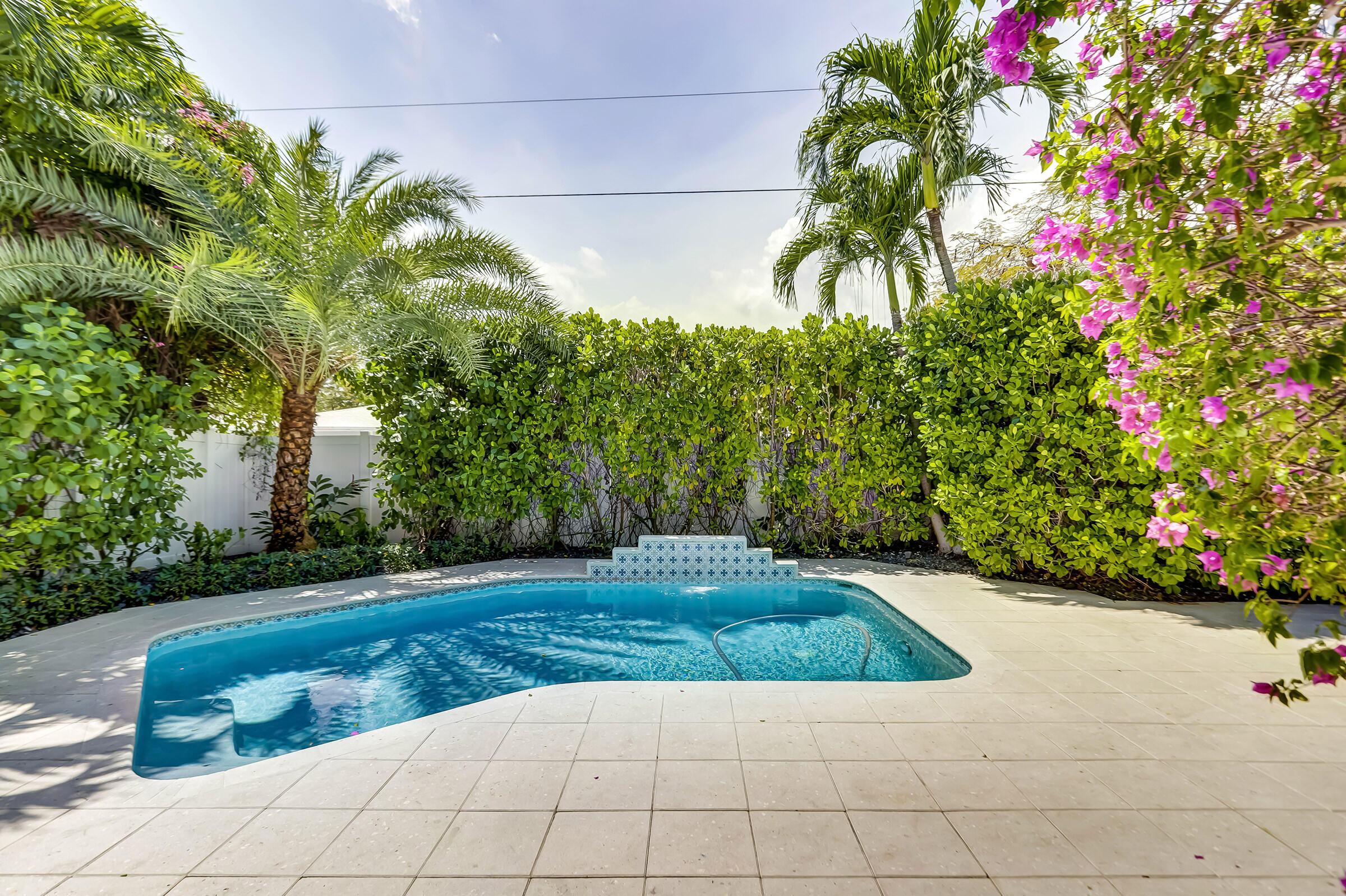 VICTORIA PARK - Residential Lease